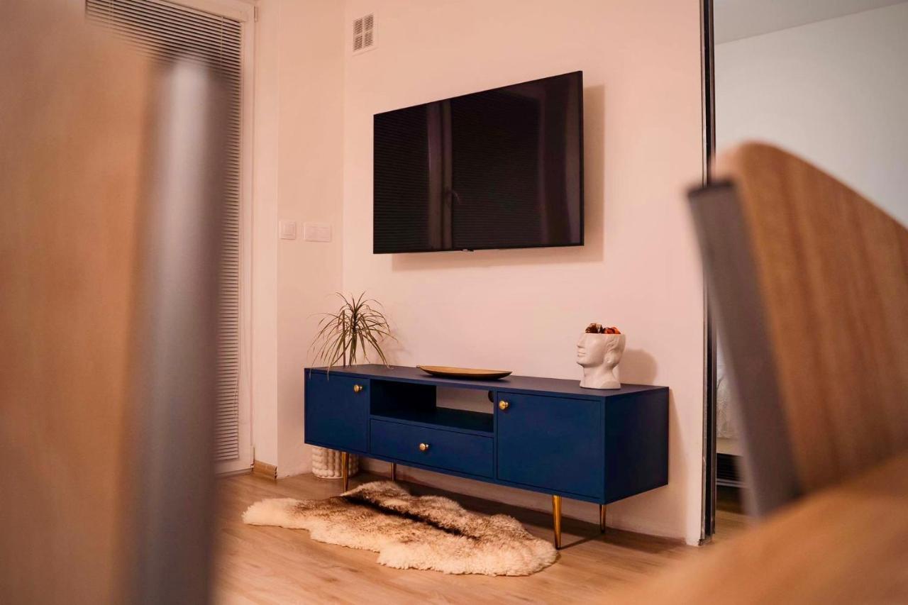 New-Built City Center Apt W. Tatra Mountains Views Липтовски-Микулаш Экстерьер фото