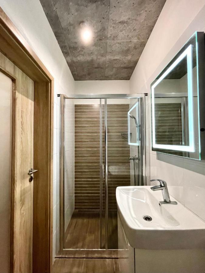 New-Built City Center Apt W. Tatra Mountains Views Липтовски-Микулаш Экстерьер фото